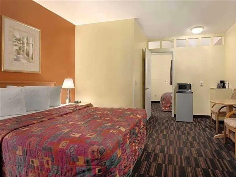 Knights Inn Tucson D.M.A.F Area Exterior photo